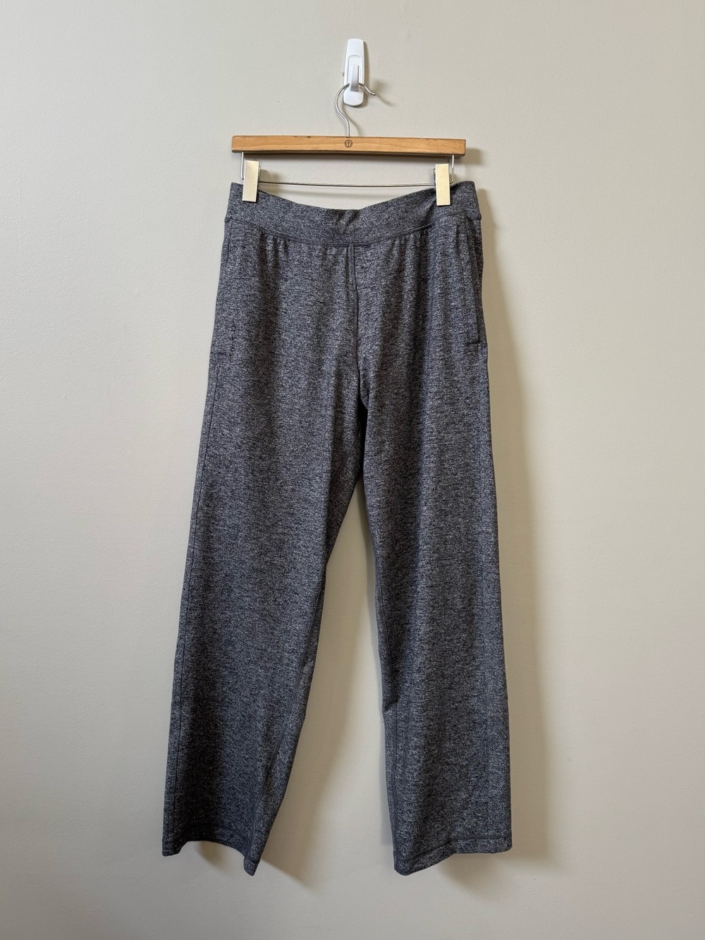 Lululemon men’s heather grey Kung fu straight leg pants